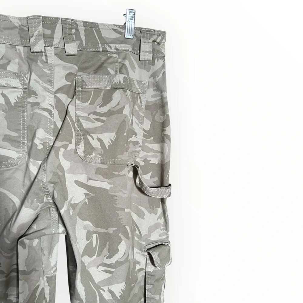 Abercrombie & Fitch Curve Love Women’s Camo Cargo Carpenter Pants Size 31 / 12R - Picture 5 of 10